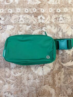 kelly green lululemon belt bag lululemon athletica | Bags | Lululemon Everywhere Belt Bag Nwt